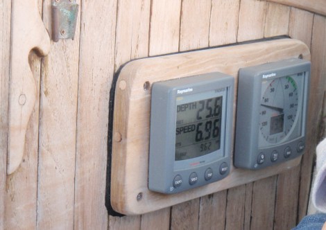 13.7 knots of wind apparent, 6.93 knots of speed (we actually made 7.2, but didn't get a photo)!